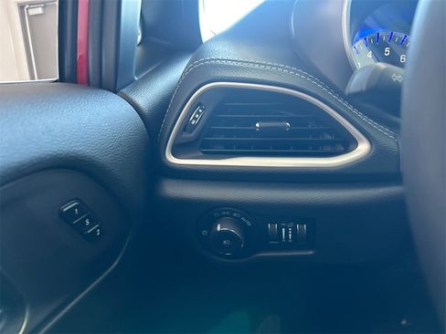 New 2025 Chrysler Pacifica Select image 19