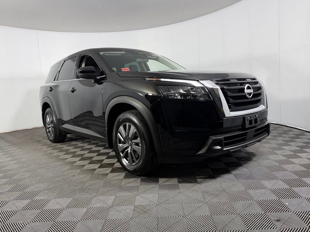 Used 2025 Nissan Pathfinder S FWD image 4