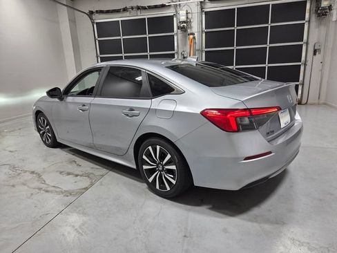 Used 2023 Honda Civic EX image 9