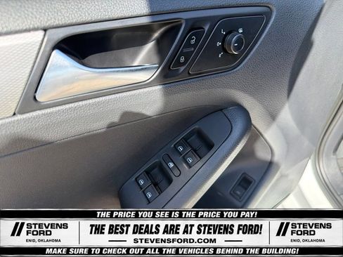 Used 2016 Volkswagen Jetta SE FWD image 18