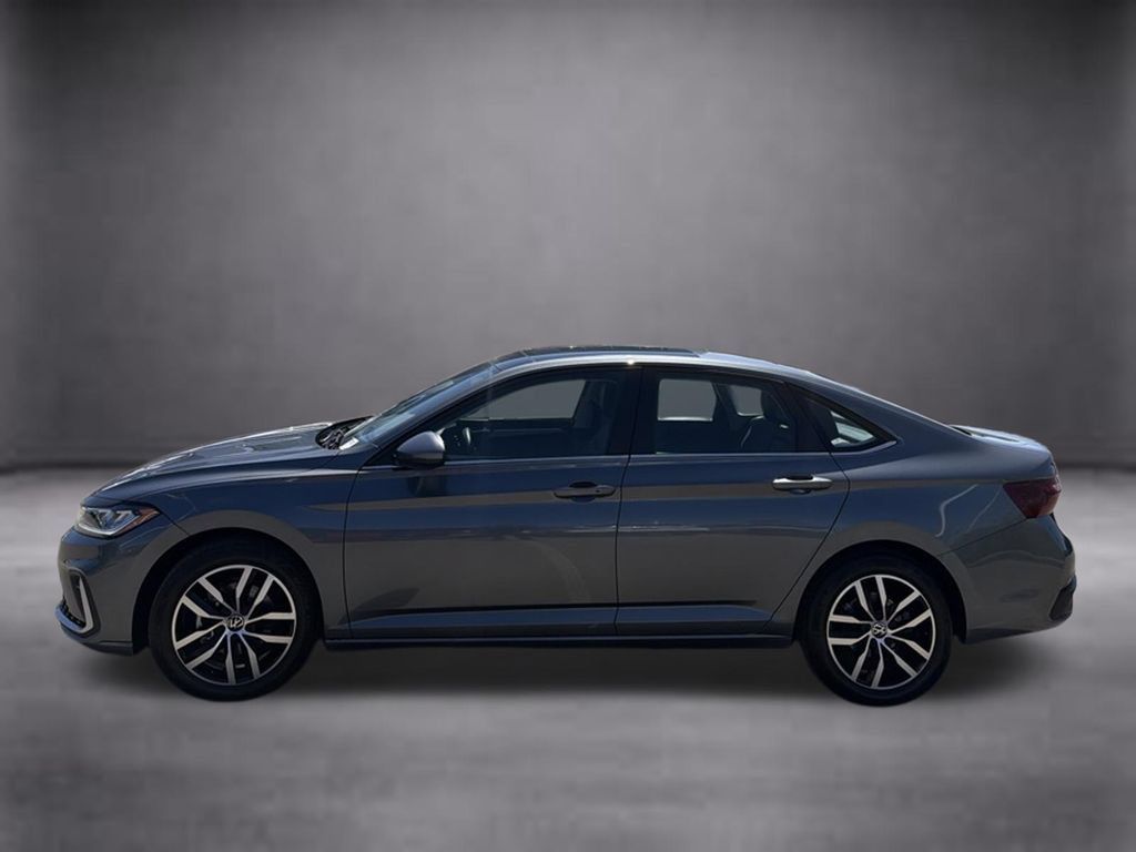 Used 2025 Volkswagen Jetta SE FWD image 9