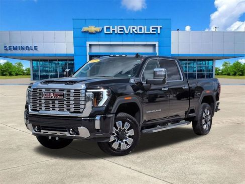 Used 2024 GMC Sierra 2500 Denali image 2