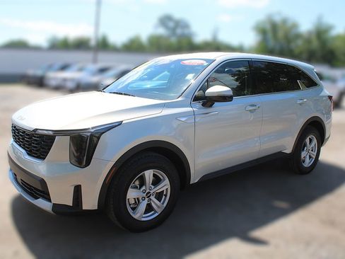 Used 2026 Kia Sorento LX FWD image 15