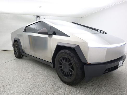 Used 2024 Tesla Cybertruck AWD Crew Cab image 3
