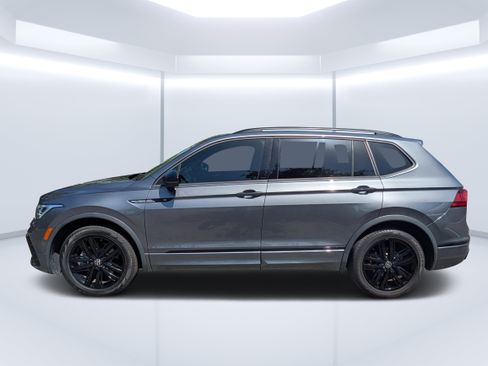 Used 2022 Volkswagen Tiguan SE R-Line FWD image 6