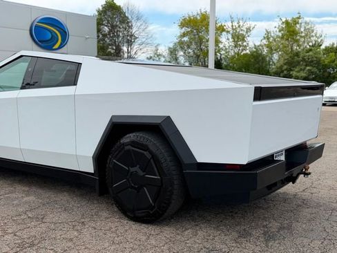 Used 2024 Tesla Cybertruck AWD Crew Cab image 13
