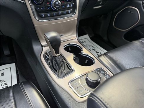 Used 2017 Jeep Grand Cherokee Overland w/ Jeep Active Safety Group image 44