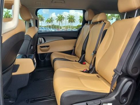 Used 2022 Kia Carnival LX FWD image 13