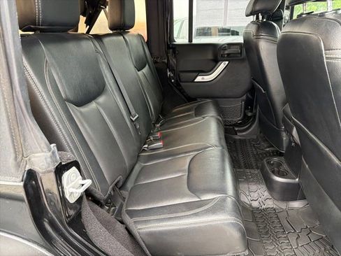 Used 2016 Jeep Wrangler Unlimited Rubicon AWD/4WD image 14