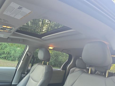 Used 2023 Toyota Sienna XLE FWD image 29