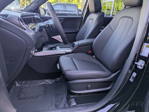 New 2026 Mercedes-Benz GLB 250 4MATIC image 14