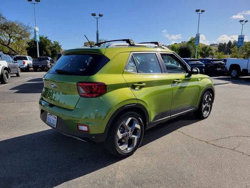 Used 2023 Hyundai Venue SEL FWD image 6