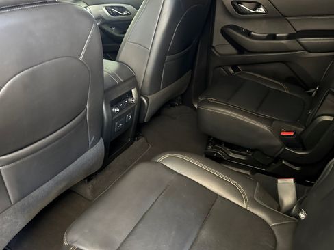 Used 2021 Chevrolet Traverse RS FWD image 30
