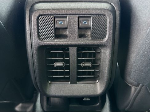Used 2025 Ford Bronco Badlands AWD/4WD image 16