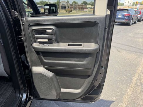 Used 2018 RAM 1500 Express w/ Express Value Package AWD/4WD image 16