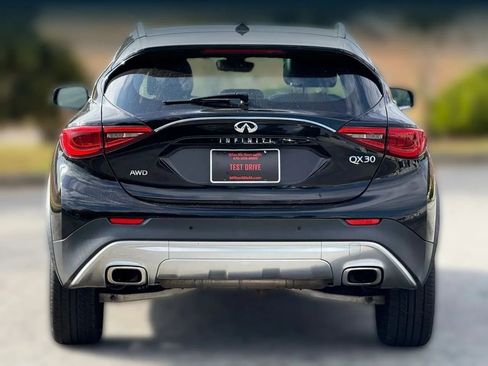 Used 2019 INFINITI QX30 Premium w/ Navigation Package image 4