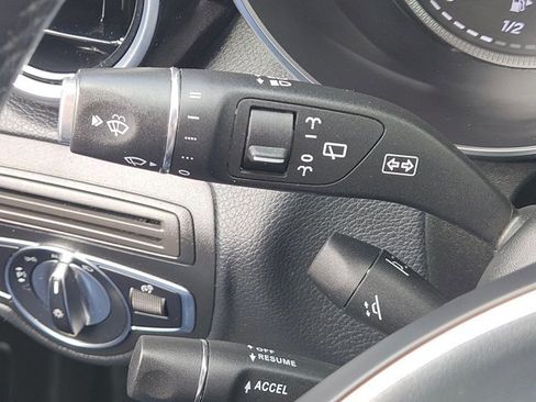 Used 2019 Mercedes-Benz GLC 300 4MATIC image 12