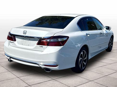 Used 2017 Honda Accord EX-L image 9