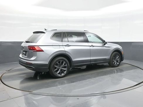 Used 2022 Volkswagen Tiguan SE image 7