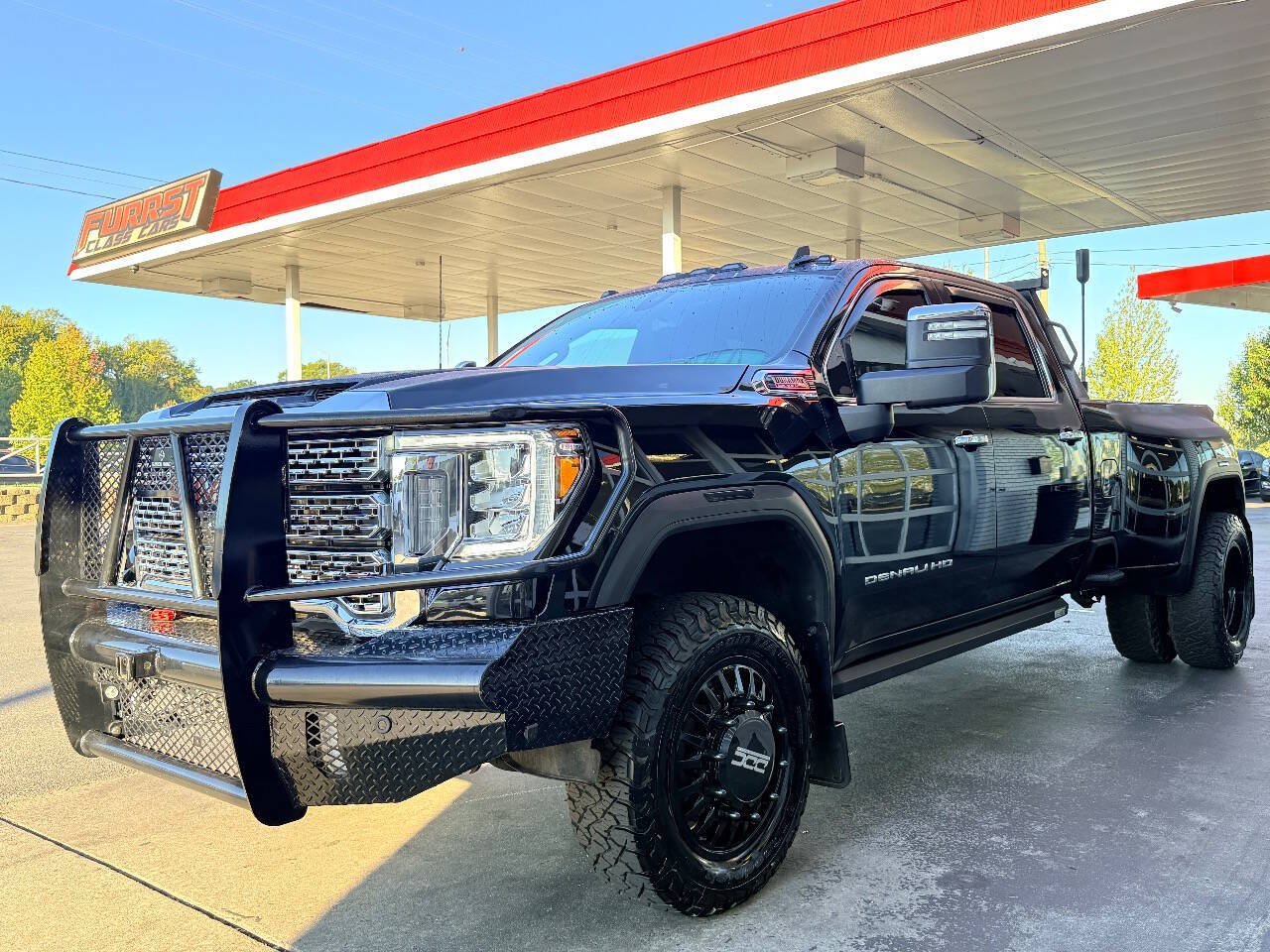 Used 2022 GMC Sierra 3500 Denali w/ Denali Ultimate Package AWD/4WD image 17
