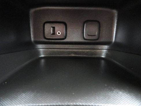 Used 2018 Chevrolet Equinox LT FWD image 18