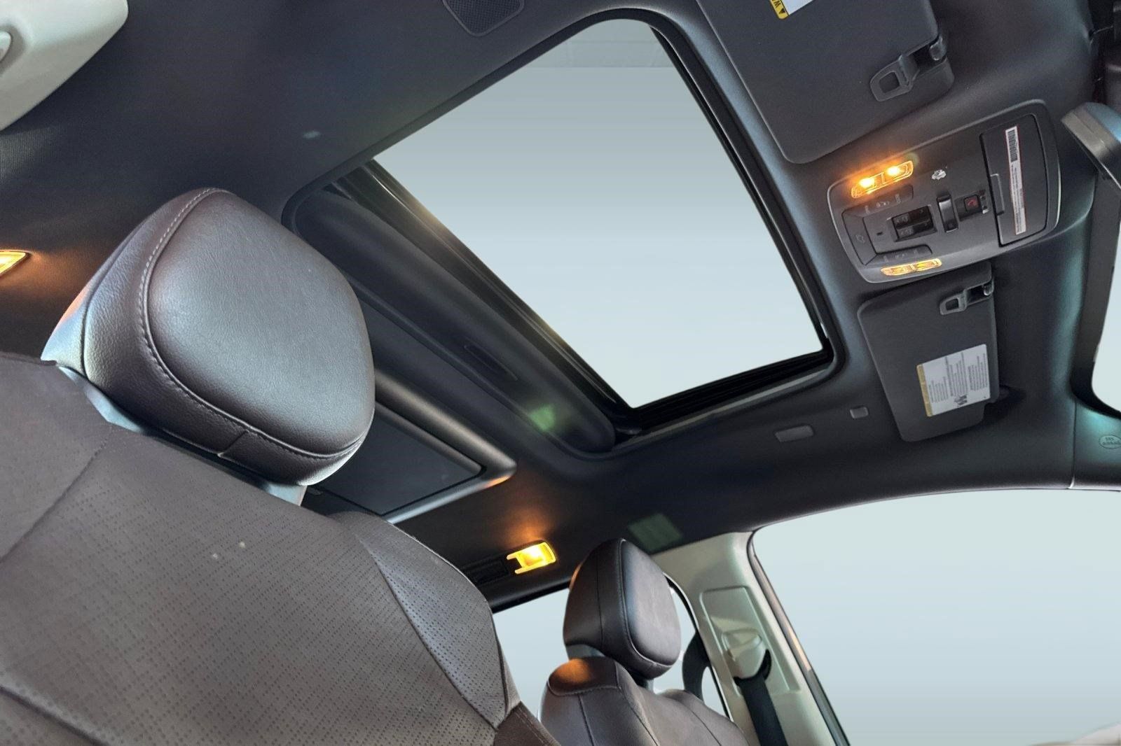 Used 2021 Toyota Sienna Platinum FWD image 26