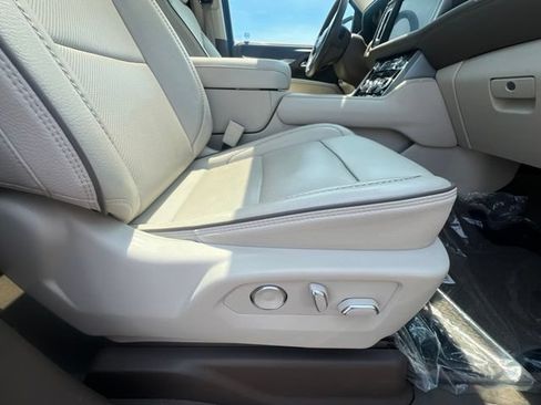 Used 2021 GMC Yukon Denali w/ Advanced Technology Package AWD/4WD image 11