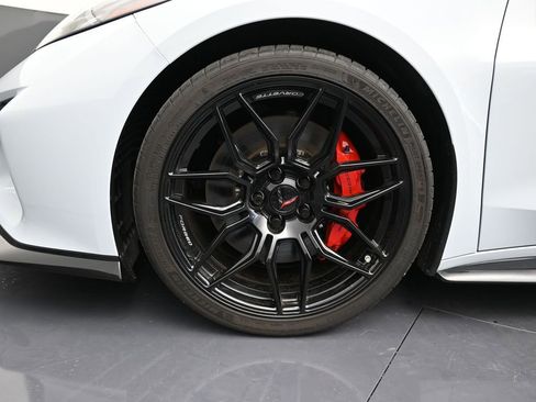 Used 2023 Chevrolet Corvette Z06 w/ Stealth Interior Trim Package RWD image 9