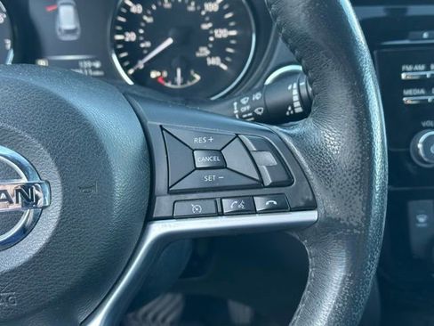 Used 2017 Nissan Rogue SV AWD/4WD image 5