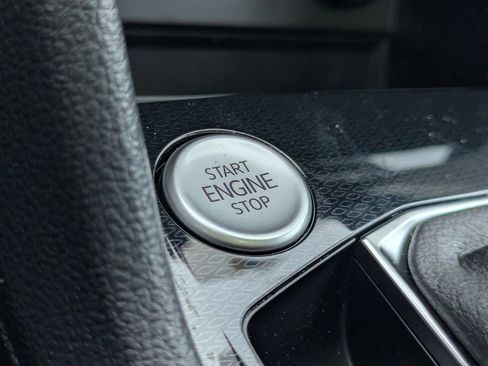 Certified 2025 Volkswagen Taos SEL image 29