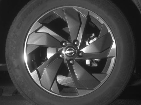 Used 2025 Nissan Rogue SV AWD/4WD image 13