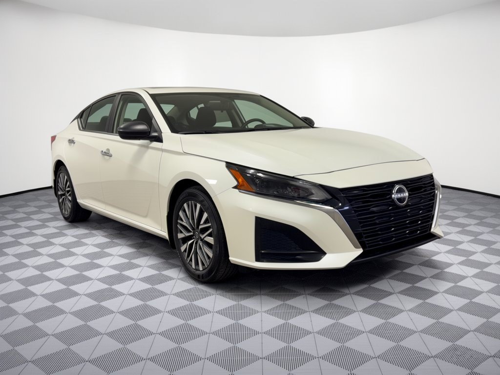 Used 2024 Nissan Altima 2.5 SV FWD image 7