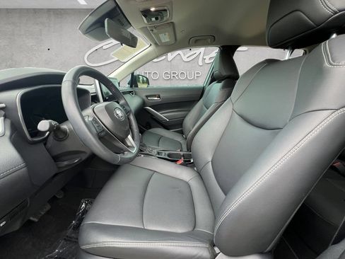 Used 2024 Toyota Corolla Cross XLE FWD image 19