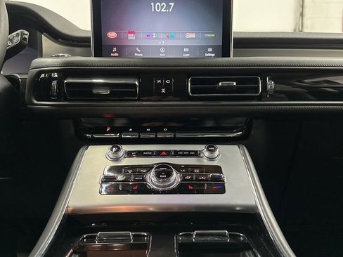 Used 2024 Lincoln Aviator AWD w/ Premium Package image 21