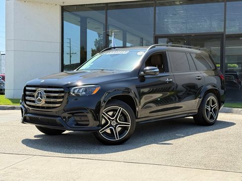 Used 2025 Mercedes-Benz GLS 450 4MATIC image 2