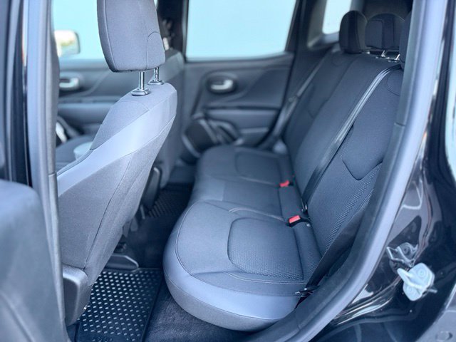 Used 2023 Jeep Renegade Latitude w/ Premium Group AWD/4WD image 22