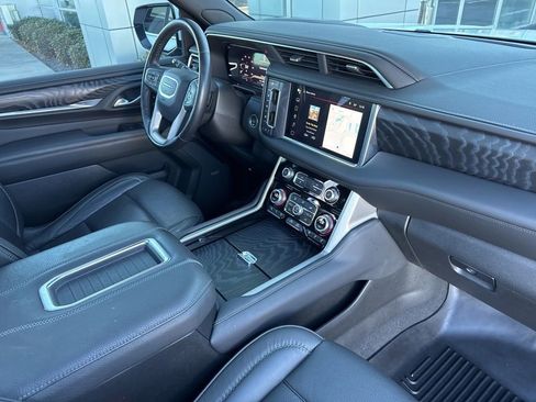 Used 2022 GMC Yukon Denali w/ Denali Premium Package image 22