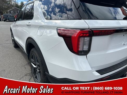 Used 2025 Ford Explorer ST-Line w/ ST-Line Street Pack image 12