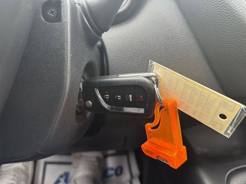 Used 2022 Toyota Corolla LE image 17