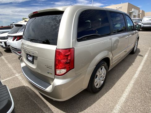 Used 2016 Dodge Grand Caravan SE w/ Quick Order Package 29E SE FWD image 2