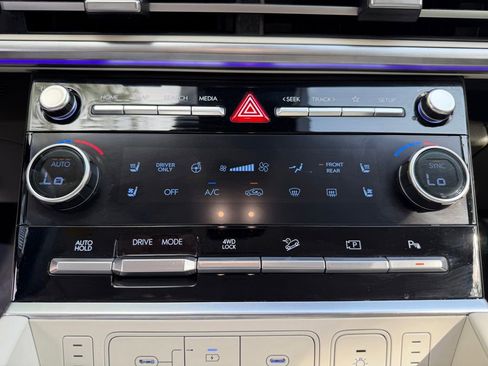 Used 2025 Hyundai Santa Fe Calligraphy AWD/4WD image 25