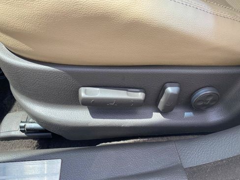 Used 2011 Hyundai Genesis 3.8 RWD image 35