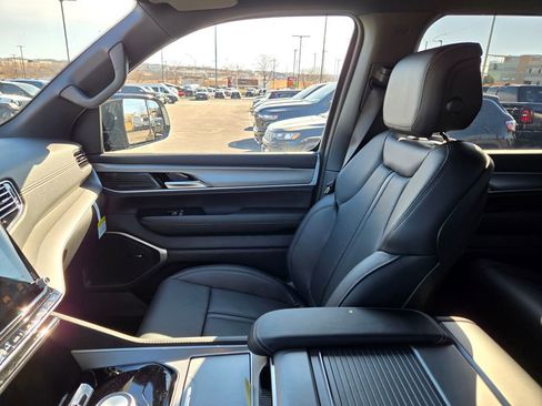 New 2026 Jeep Grand Wagoneer Limited AWD/4WD image 24