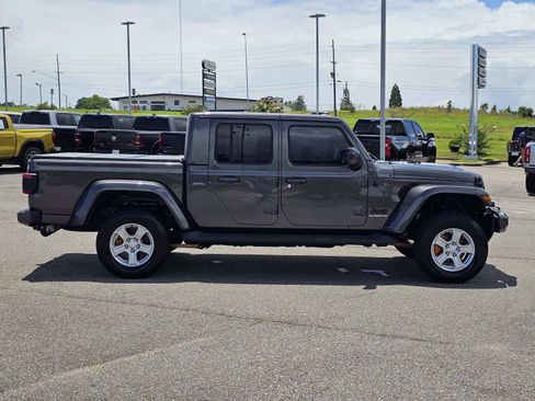Used 2021 Jeep Gladiator Overland AWD/4WD image 8