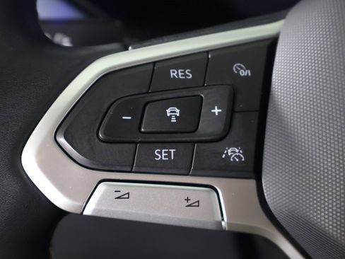 Used 2022 Volkswagen Taos SE w/ Driver Assistance Package image 40