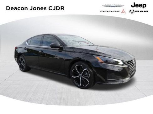 Used 2023 Nissan Altima 2.5 SR w/ SR Premium Package FWD image 1
