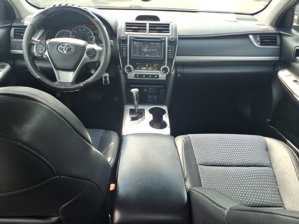 Used 2013 Toyota Camry SE FWD image 12