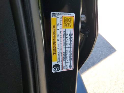 Used 2023 GMC Sierra 1500 AT4 w/ Technology Package image 32