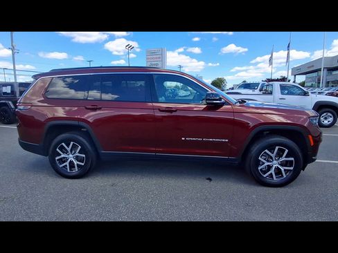 Used 2024 Jeep Grand Cherokee L Limited AWD/4WD image 9