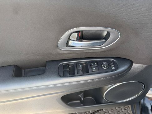 Used 2016 Honda HR-V EX image 12